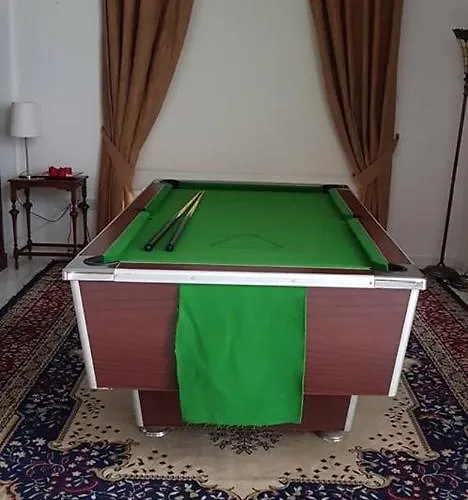 The White House 라르나카