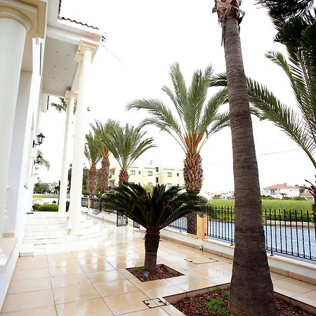 Villa The White House