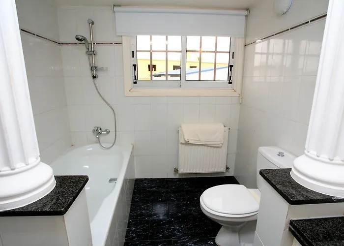 The White House * Lárnaca