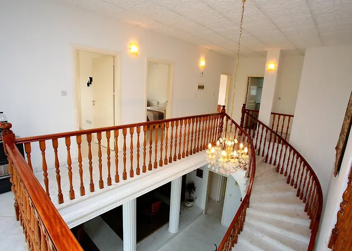 Vila The White House Larnaca