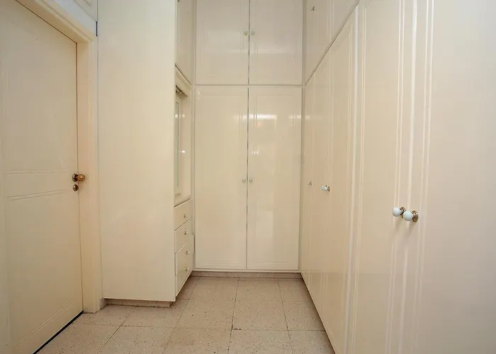 The White House Villa Lárnaca